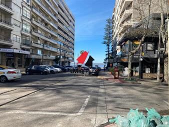 https://web5.gallito.com.uy/en-venta-a-una-cuadra-de-la-playa-se-vende-con-inmuebles-27378588