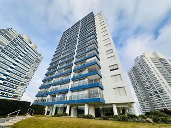 https://www.gallito.com.uy/venta-apartamento-3-dormitorios-y-servicio-en-av-chiverta-p-inmuebles-27670156