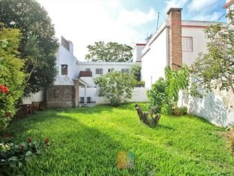 https://web5.gallito.com.uy/venta-casa-de-altos-2-dormitorios-fondo-y-parrillero-barrio-inmuebles-27262286