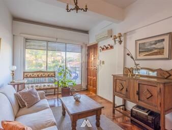 https://web5.gallito.com.uy/venta-casa-3-dormitorios-2-baños-y-garaje-en-buceo-inmuebles-27717310