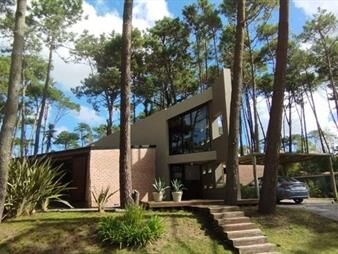 https://web5.gallito.com.uy/alquiler-4-dormitorios-laguna-blanca-aa-inmuebles-27610784