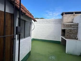 https://web5.gallito.com.uy/casa-amplia-en-alquiler-2-dorm-1-baã±o-y-inmuebles-27599650