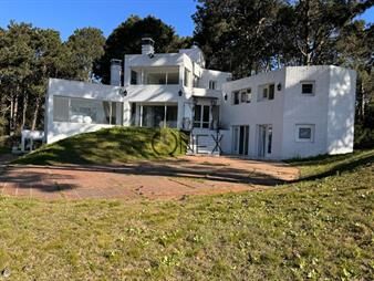 https://web5.gallito.com.uy/casa-en-venta-primera-linea-a-la-laguna-punta-inmuebles-27666640