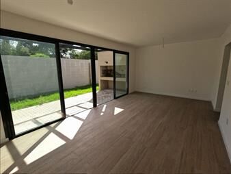 https://web5.gallito.com.uy/venta-casa-tres-dormitorios-dos-baños-patio-parrillero-inmuebles-27723150