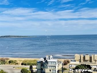 https://web5.gallito.com.uy/alquiler-anual-apartamento-de-3-dormitorios-en-playa-mansa-inmuebles-27702790