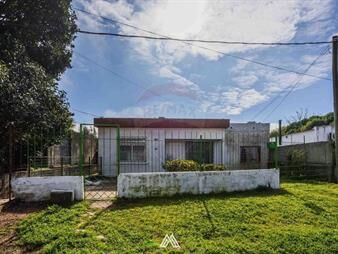 https://web5.gallito.com.uy/venta-casa-4-dormitorios-y-patio-las-piedras-inmuebles-27723450