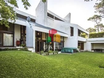 https://web5.gallito.com.uy/excelente-casa-de-4-dormitorios-en-playa-mansa-inmuebles-26809244