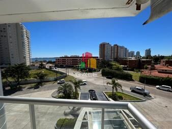 https://web5.gallito.com.uy/apartamento-en-venta-de-2-dormitorios-en-punta-inmuebles-25470699
