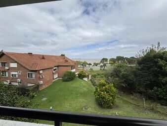 https://web5.gallito.com.uy/venta-de-espacioso-apartamento-2-dormitorios-con-vista-al-inmuebles-27156370