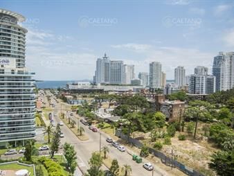 https://web5.gallito.com.uy/vende-apartamento-de-2-dormitorios-y-medio-playa-inmuebles-23002868