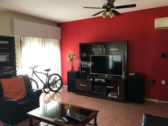 https://web5.gallito.com.uy/venta-casa-4-dormitorios-la-blanqueada-santiago-nievas-y-tu-inmuebles-24486446