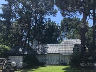 https://web5.gallito.com.uy/chalet-de-4-dormitorios-piscina-y-parrillero-en-inmuebles-27727416