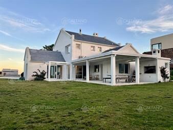 https://web5.gallito.com.uy/laguna-blanca-casa-en-con-gran-vista-al-mar-la-inmuebles-25979132