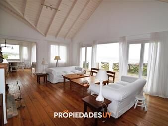 https://web5.gallito.com.uy/amplia-casa-a-metros-de-la-playa-montoya-inmuebles-26257350