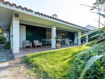 https://web5.gallito.com.uy/casa-en-playa-mansa-punta-del-este-inmuebles-27026621
