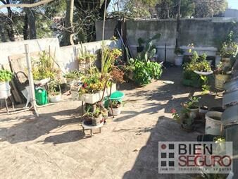 https://web5.gallito.com.uy/casa-en-venta-de-2-dormitorios-en-tres-cruces-inmuebles-27503897