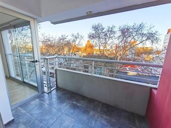https://web5.gallito.com.uy/apto-1-dormitorio-con-terraza-y-garage-en-gonzalo-ramirez-y-inmuebles-27731293