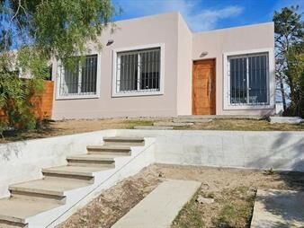 https://web5.gallito.com.uy/venta-casa-en-el-pinar-tres-dormitorios-inmuebles-27731320