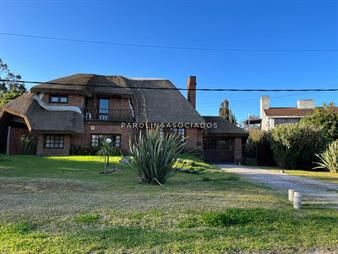 https://www.gallito.com.uy/casa-en-pinares-a-100-mts-del-mar-inmuebles-27510218