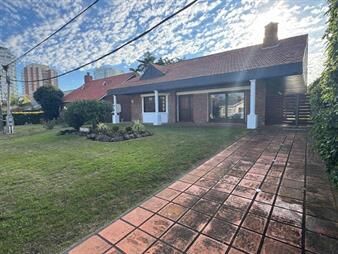 https://web5.gallito.com.uy/alquiler-anual-casa-3-dormitorios-punta-del-este-inmuebles-27666844
