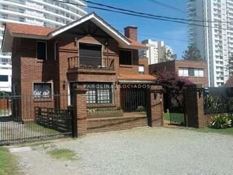 https://web5.gallito.com.uy/casa-en-venta-de-4-dormitorios-en-punta-del-este-inmuebles-25900510