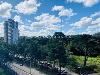 https://web5.gallito.com.uy/apartamento-de-3-dormitorios-en-venta-en-punta-inmuebles-27732139