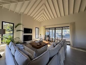 https://web5.gallito.com.uy/alquiler-temporada-de-increã­ble-casa-de-diseã±o-en-barrio-inmuebles-27517857
