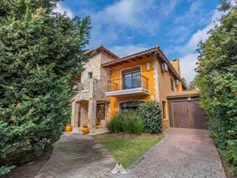 https://www.gallito.com.uy/venta-casa-carrasco-sur-4-dorm-piscina-barbacoa-inmuebles-27666265