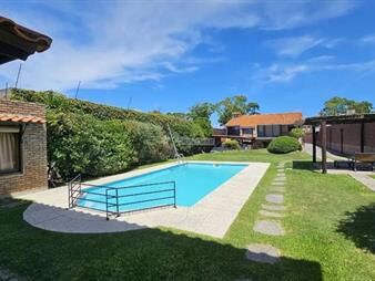 https://web5.gallito.com.uy/venta-casa-malvin-4-dormitorios-fleming-y-almiron-2-casas-f-inmuebles-27738676