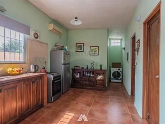 https://www.gallito.com.uy/venta-dos-casas-y-un-apartamento-progreso-5-dorm-inmuebles-27575716