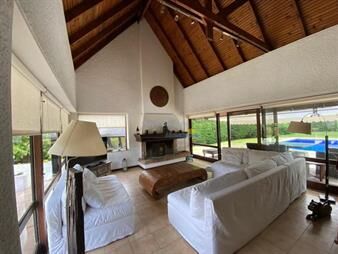 https://web5.gallito.com.uy/espectacular-casa-en-lugano-5-dormitorios-4-inmuebles-27739502