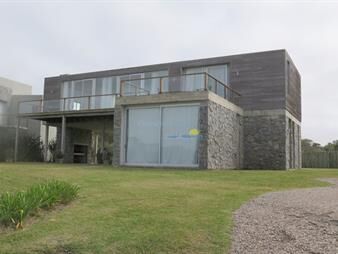 https://www.gallito.com.uy/cultural-de-manantiales-inmuebles-27739607