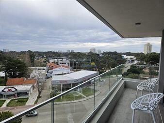 https://web5.gallito.com.uy/apartamento-en-punta-del-este-aidy-grill-inmuebles-27739736