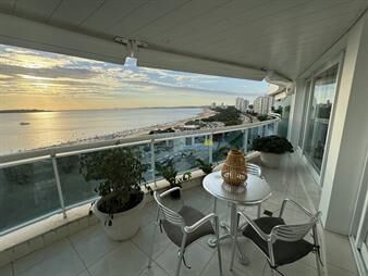 https://web5.gallito.com.uy/venta-en-primera-linea-frente-al-mar-en-playa-2-inmuebles-27739781