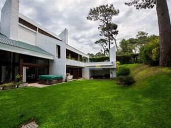 https://web5.gallito.com.uy/espectacular-casa-punta-del-este-inmuebles-27739783