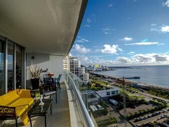 https://www.gallito.com.uy/venta-de-apartamento-de-tres-dormitorios-mas-en-inmuebles-27739789
