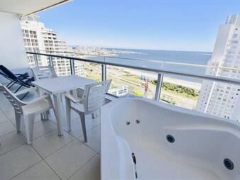 https://web5.gallito.com.uy/apartamento-en-alquiler-temporario-playa-mansa-2-inmuebles-27739863