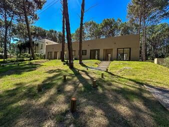 https://web5.gallito.com.uy/casas-a-estrenar-en-laguna-del-sauce-punta-del-inmuebles-27739975