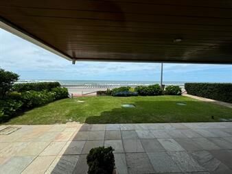 https://web5.gallito.com.uy/amplio-apartamento-frente-a-la-brava-inmuebles-27739998