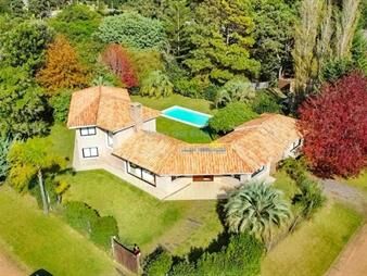 https://web5.gallito.com.uy/se-vende-casa-5-dormitorios-con-piscina-en-del-inmuebles-27740070