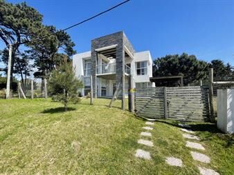 https://web5.gallito.com.uy/muy-buena-casa-de-5-dormitorios-y-piscina-en-del-inmuebles-27740093