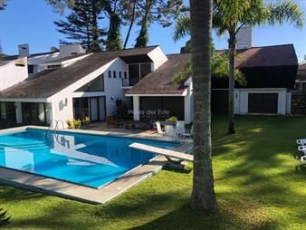 https://web5.gallito.com.uy/excelente-casa-de-7-dormitorios-piscina-y-en-inmuebles-27740129