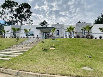 https://web5.gallito.com.uy/hermosa-casa-en-acres-de-solanas-inmuebles-27740135