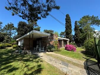https://www.gallito.com.uy/encantadora-casa-en-cantegril-inmuebles-27745352
