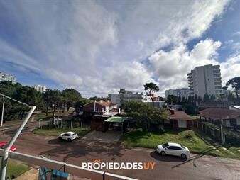 https://web5.gallito.com.uy/departamento-de-2-dormitorios-con-2-baños-en-inmuebles-27369302