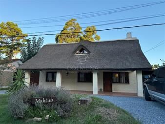 https://www.gallito.com.uy/vende-casa-de-3-dormitorios-en-pinares-punta-del-inmuebles-25570430