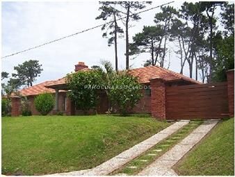 https://web5.gallito.com.uy/casa-en-venta-de-3-dormitorios-en-barrio-punta-inmuebles-24685988