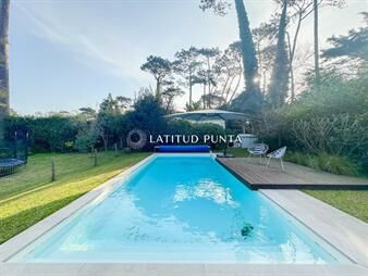 https://web5.gallito.com.uy/casa-en-playa-mansa-5-dormitorios-y-piscina-inmuebles-27754697
