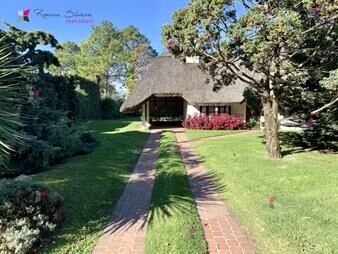 https://www.gallito.com.uy/venta-casa-3-dormitorios-playa-mansa-punta-del-inmuebles-27091668