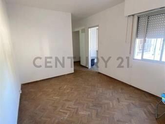 https://web5.gallito.com.uy/tres-cuces-con-renta-1-dor-tercer-piso-escalera-con-inmuebles-26386245